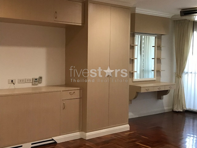 Appartement de 4 chambres à louer avec jardin privatif près du BTS Phromphong, photo 7
