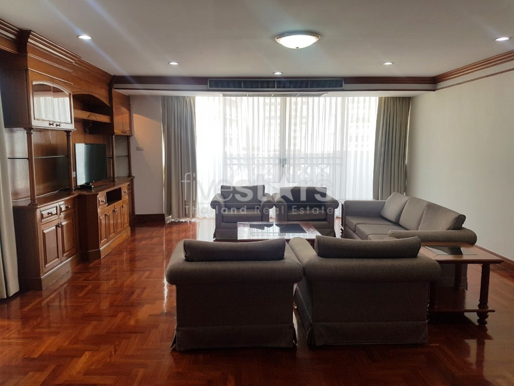 Pet friendly 4 bedrooms apartment for rent in Sukhumvit