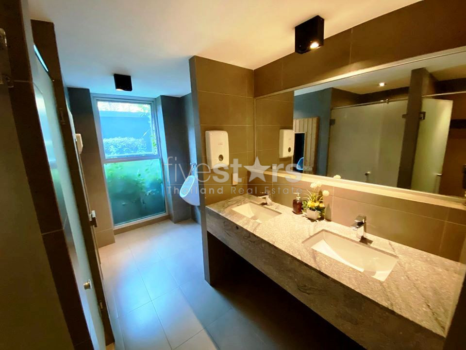 Condominium avec 2 chambres à louer à Phromphong, photo 6