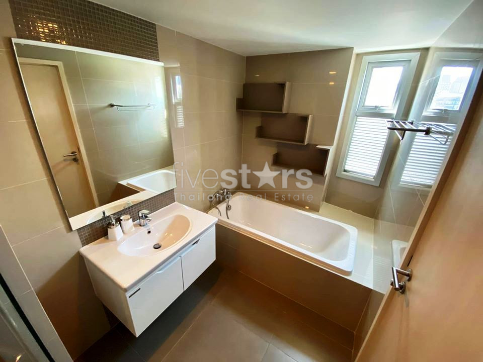 Condominium avec 2 chambres à louer à Phromphong, photo 7
