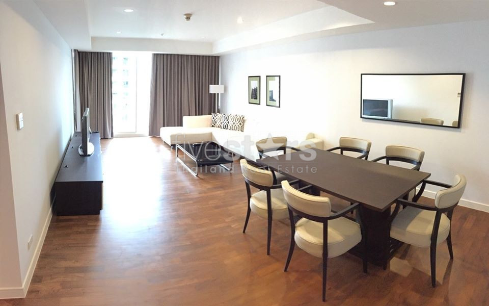 Large 3 bedrooms condo for rent in Phromphong