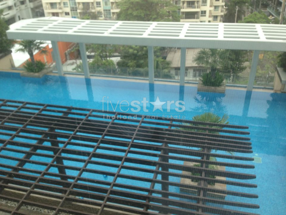 Large 3 bedrooms condo for rent in Phromphong, photo 2