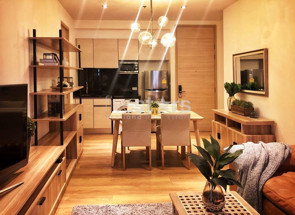 Modern 2 bedrooms condo for rent in Phromphong