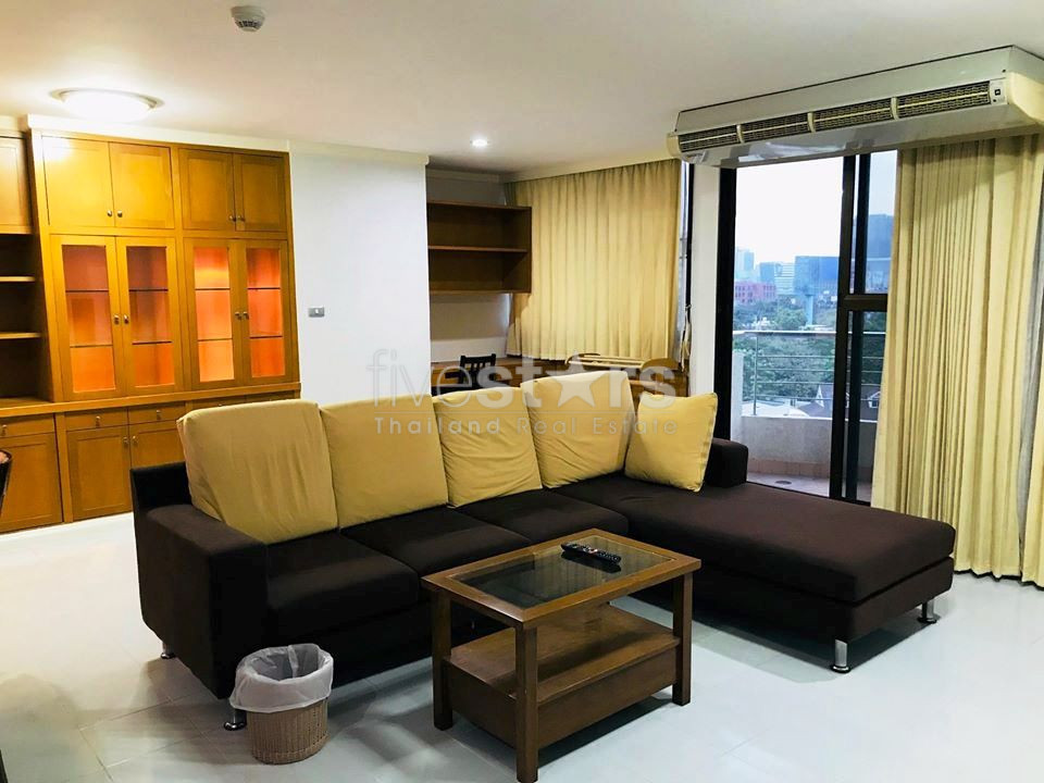 Appartement spacieux avec 2 chambres à louer à Phromphong