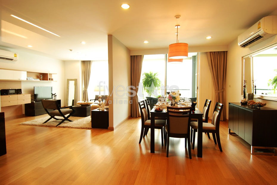 4 bedroom apartment for rent on Thong Lor