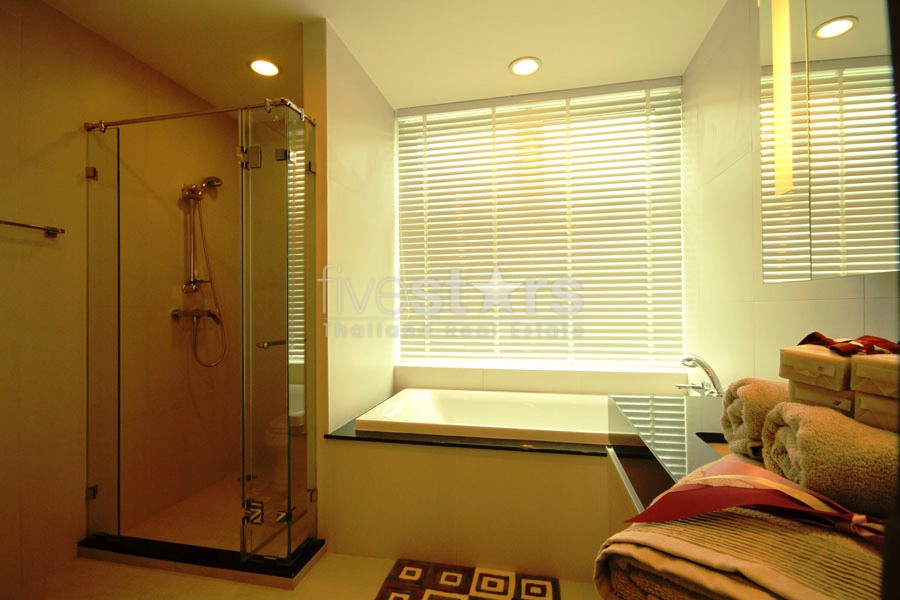 4 bedroom apartment for rent on Thong Lor, photo 3