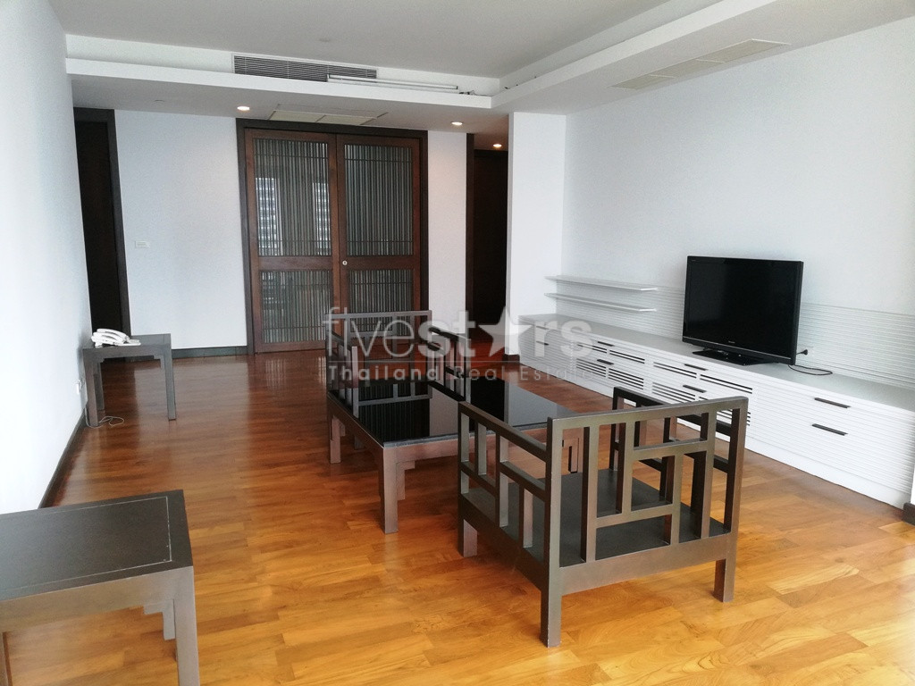 4 bedrooms apartment for rent in Thonglor