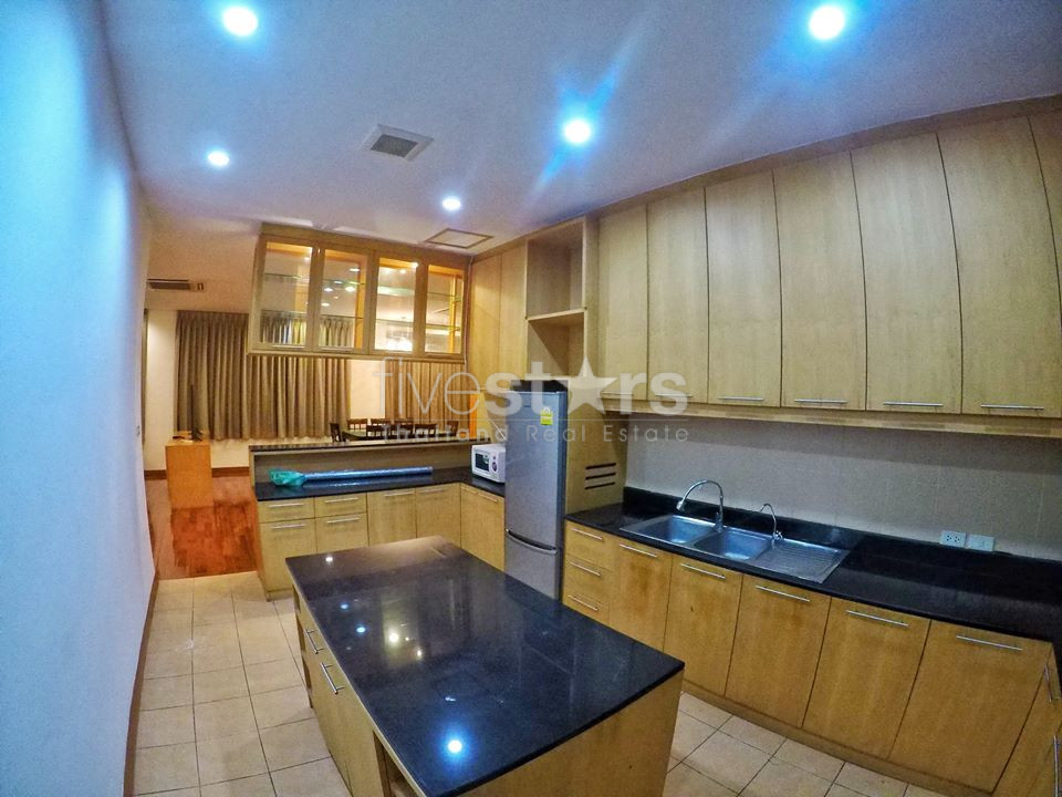 3 bedrooms condo for rent near BTS Phromphong, photo 5