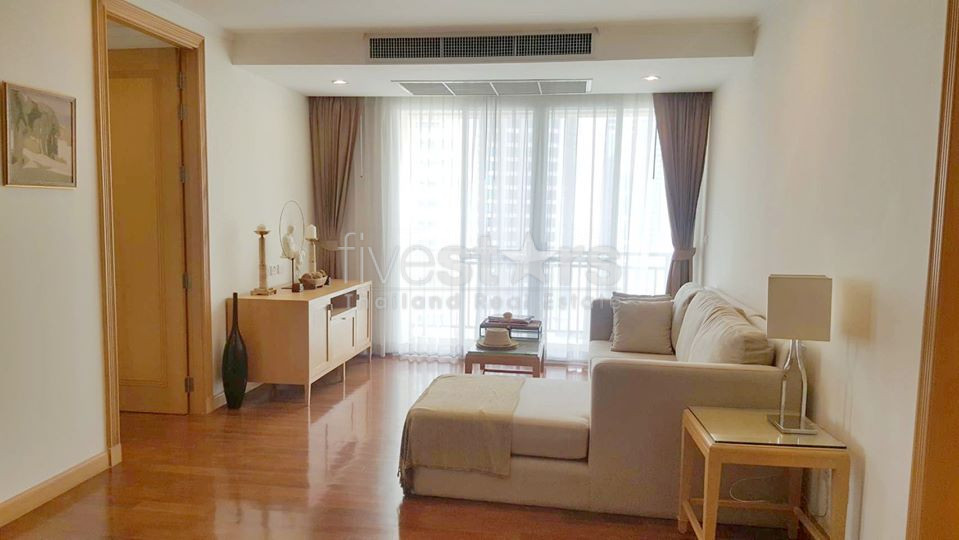 Pet friendly 3 bedrooms apartment for rent close to Phrom Phong BTS Station