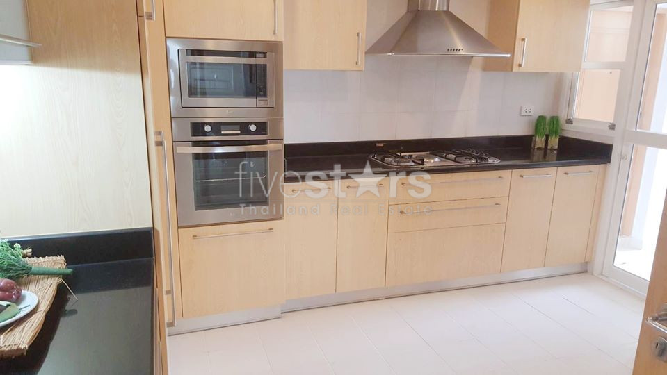 Pet friendly 3 bedrooms apartment for rent close to Phrom Phong BTS Station, photo 9