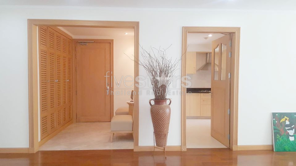 Pet friendly 3 bedrooms apartment for rent close to Phrom Phong BTS Station, photo 12