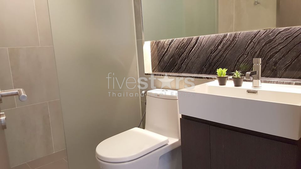 1 bedroom condo for rent near BTS Phromphong, photo 9