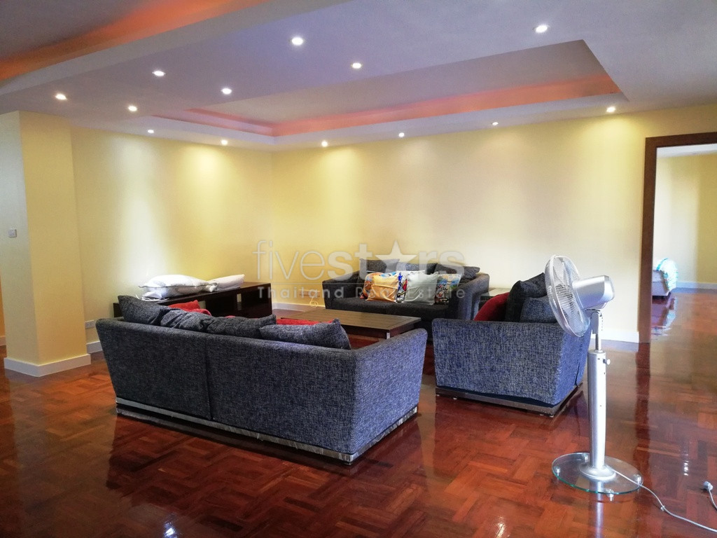 Newly renovated 3 bedrooms condo for rent near BTS Phromphong