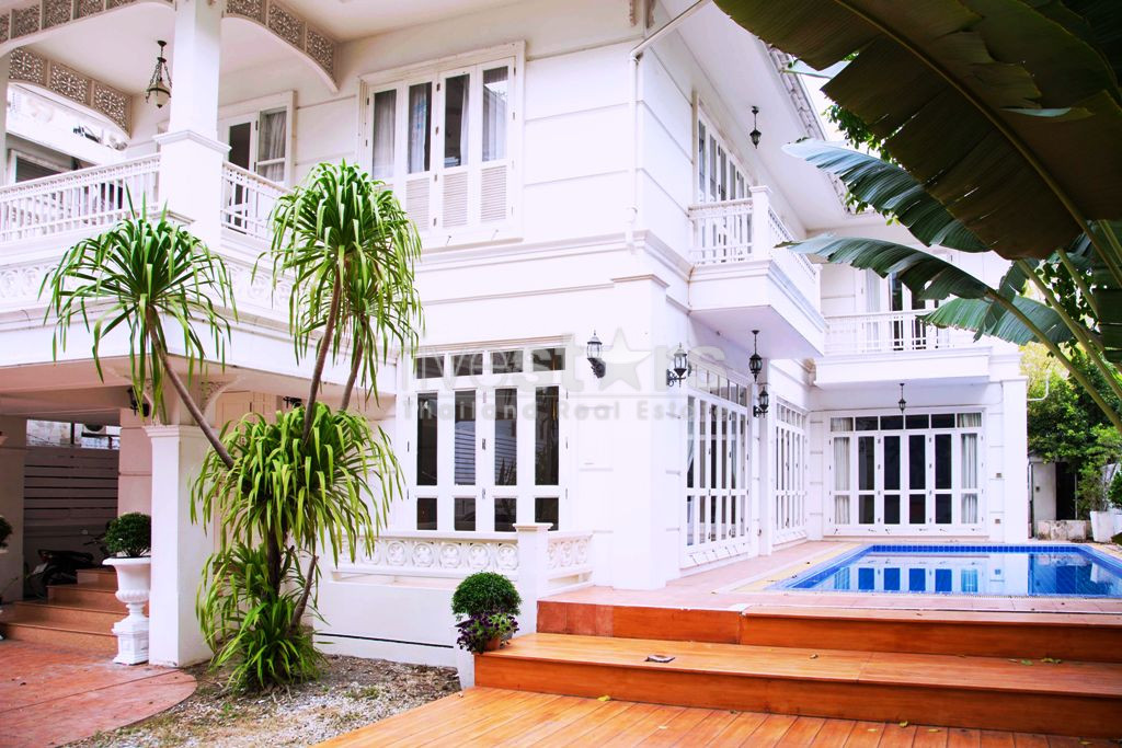 Maison de 4 chambres avec piscine à louer à Sukhumvit, quartier Phromphong