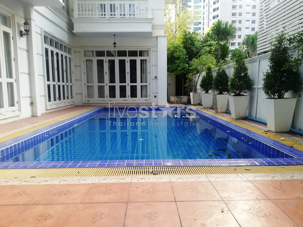 Maison de 4 chambres avec piscine à louer à Sukhumvit, quartier Phromphong, photo 3