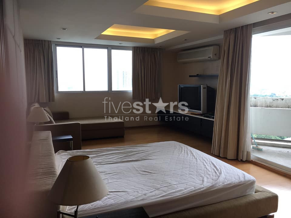 3 bedrooms condo for rent in Ekamai area, photo 2