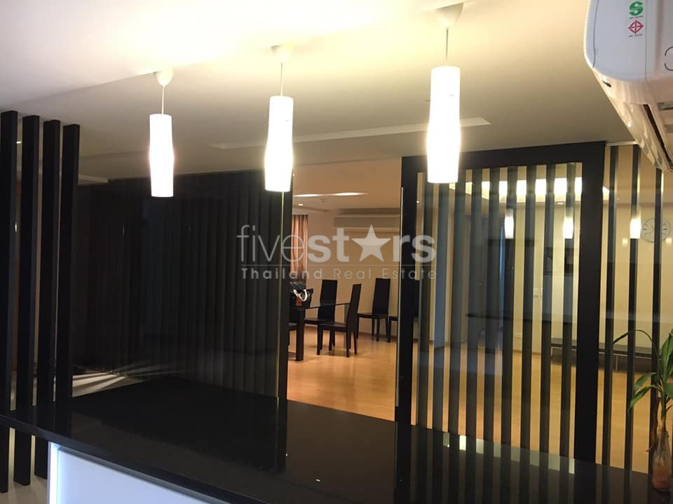 3 bedrooms condo for rent in Ekamai area