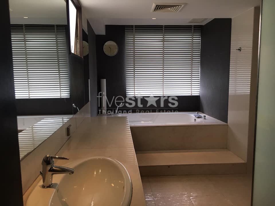 3 bedrooms condo for rent in Ekamai area, photo 3