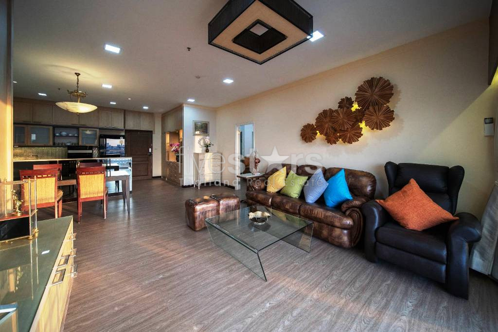 Newly renovated 3 bedrooms condo for rent in Sukhumvit near BTS Phromphong and Thonglor