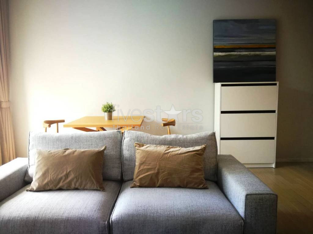 Large 1 bedroom apartment for rent in Thonglor area