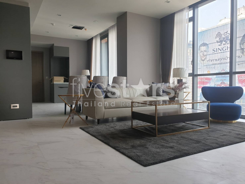 Brand new unfurnished 2 bedrooms pet friendly condo for rent in Thonglor
