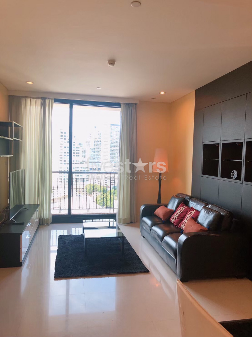 Pet friendly 2 bedrooms condo for rent in Sukhumvit Asoke Phromphong area