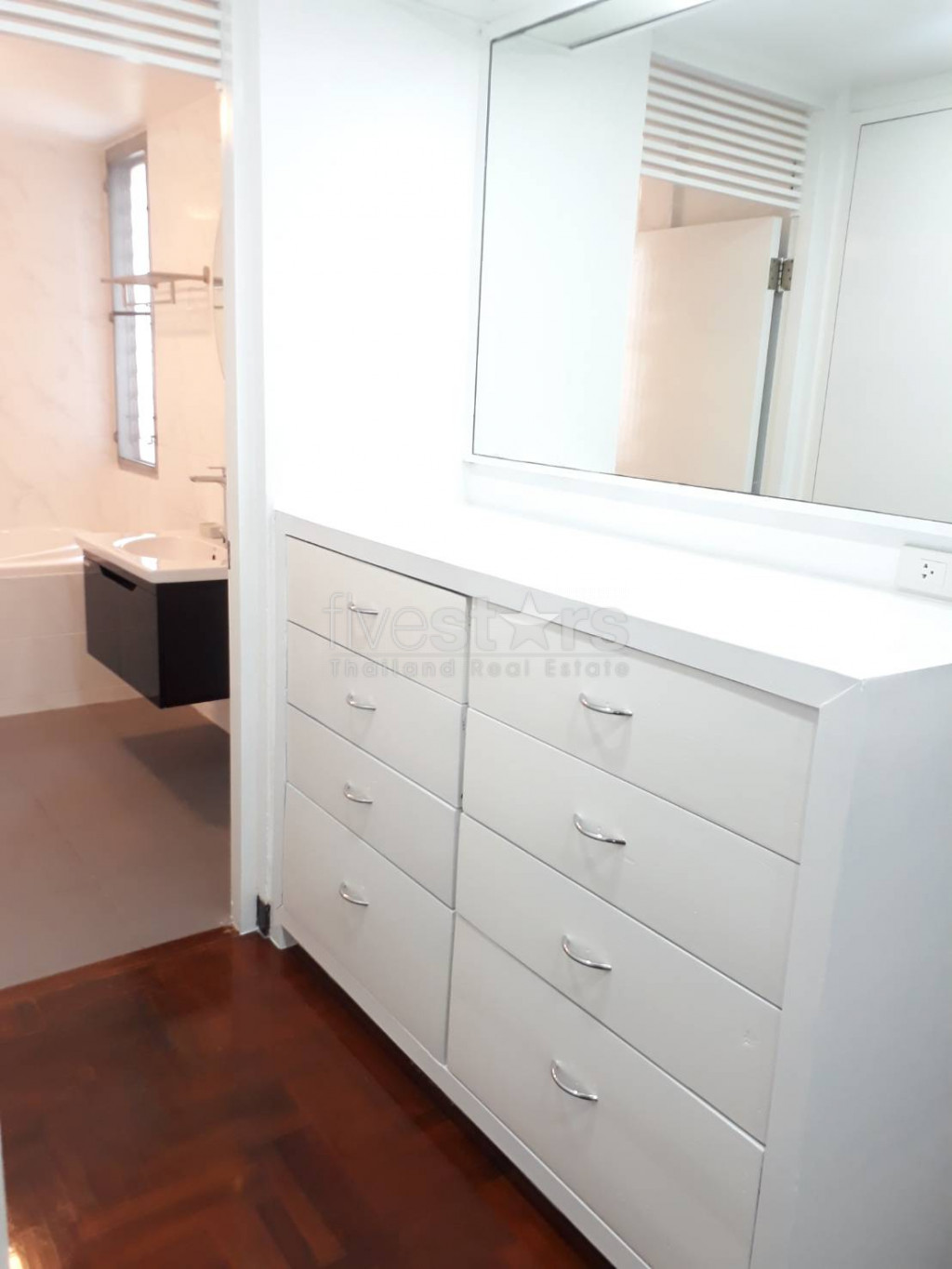 Appartement de 3 chambres acceptant les animaux à louer sur Phrom Phong, photo 8