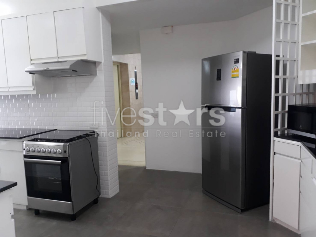 Appartement de 3 chambres acceptant les animaux à louer sur Phrom Phong, photo 4