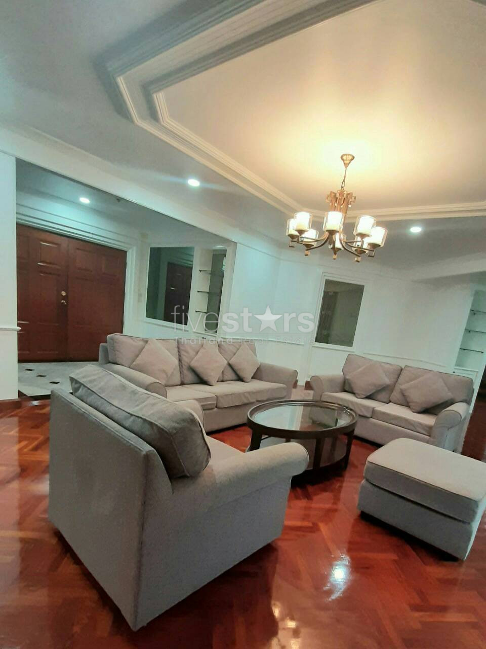 Appartement spacieux de 4 chambres à louer près du BTS Phromphong