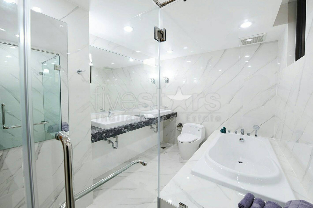 Appartement spacieux de 4 chambres à louer près du BTS Phromphong, photo 6