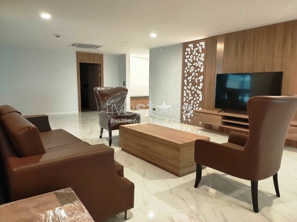 Appartement rénové de 3 chambres à louer près de la station de BTS Phromphong, photo 3