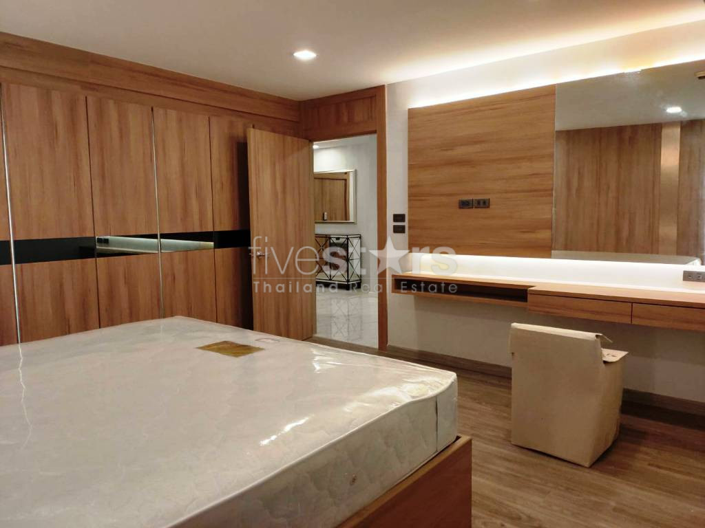 Appartement rénové de 3 chambres à louer près de la station de BTS Phromphong, photo 9