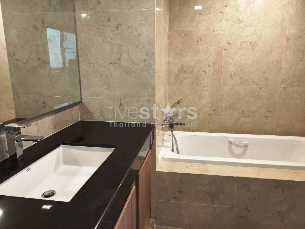 Appartement rénové de 3 chambres à louer près de la station de BTS Phromphong, photo 15
