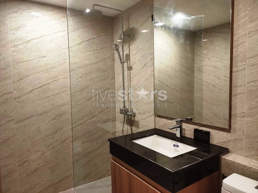 Appartement rénové de 3 chambres à louer près de la station de BTS Phromphong, photo 14