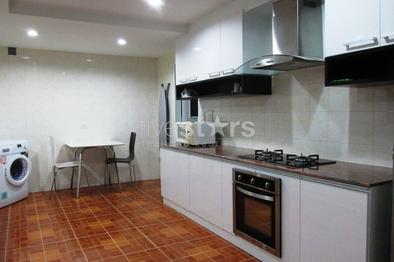Condominium de 3 chambres à louer près du BTS Phrompong, photo 6
