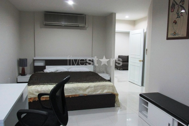 Condominium de 3 chambres à louer près du BTS Phrompong, photo 9