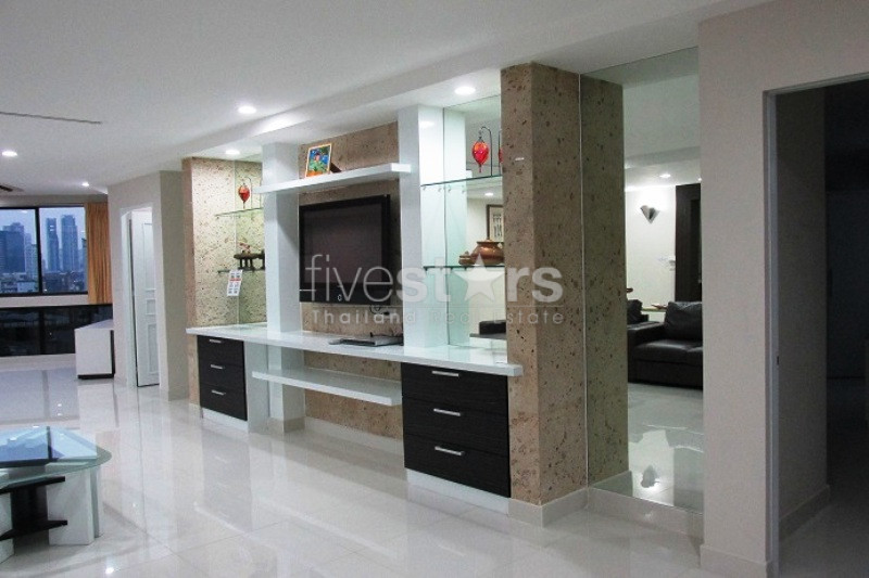 Condominium de 3 chambres à louer près du BTS Phrompong, photo 4