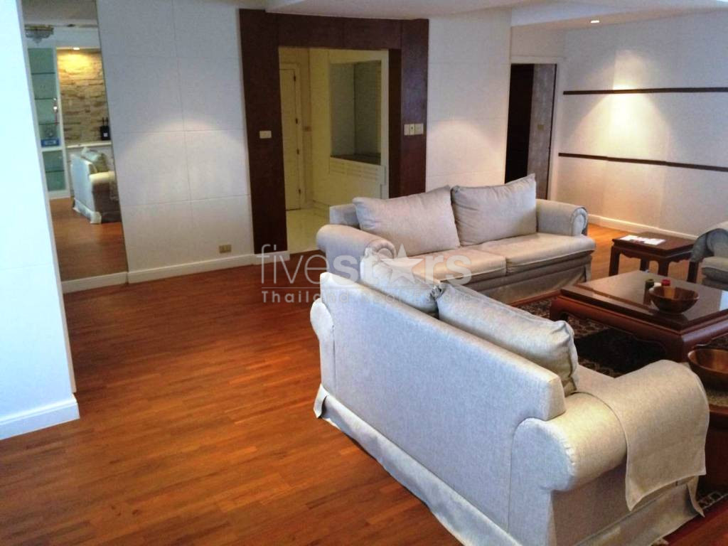 Appartement spacieux avec 3 chambres à louer près du BTS Phrompong, photo 2