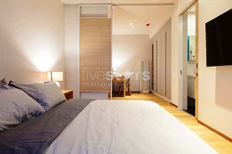 High floor unit 2 bedrooms condo for rent near BTS Phromphong, photo 2