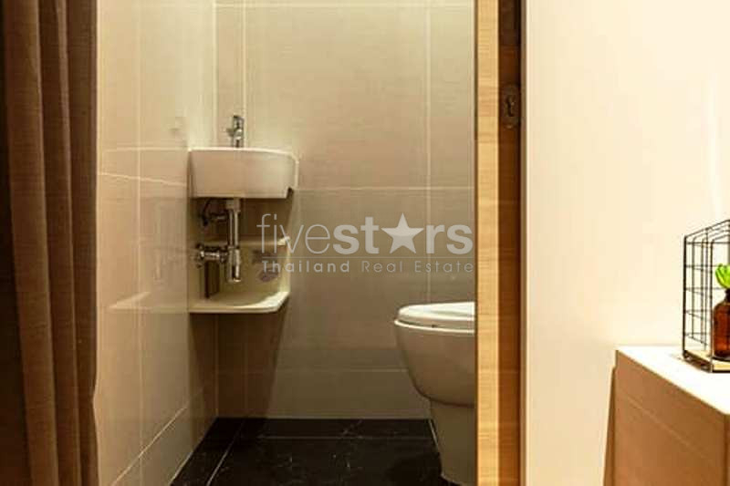 High floor unit 2 bedrooms condo for rent near BTS Phromphong, photo 11