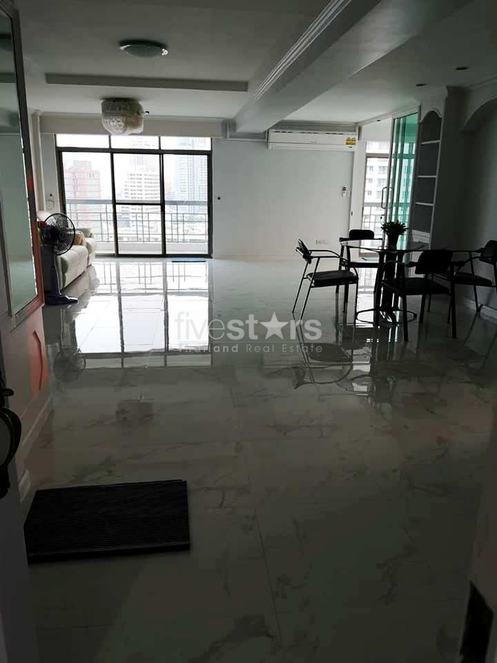 2 bedrooms condo for rent in Sukhumvit near BTS Phromphong, photo 2