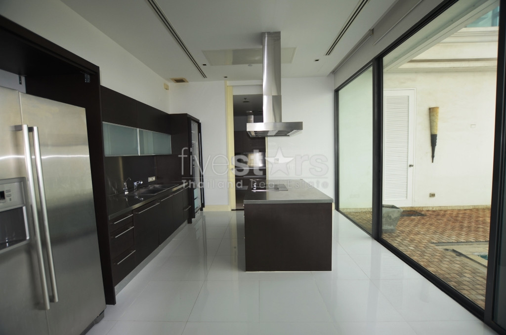 Unique appartement avec 3 chambres et piscine privée à louer à Phromphong, photo 4