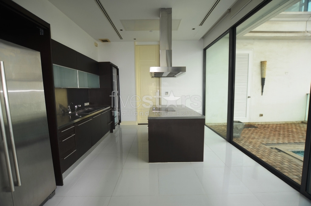 Unique appartement avec 3 chambres et piscine privée à louer à Phromphong, photo 9