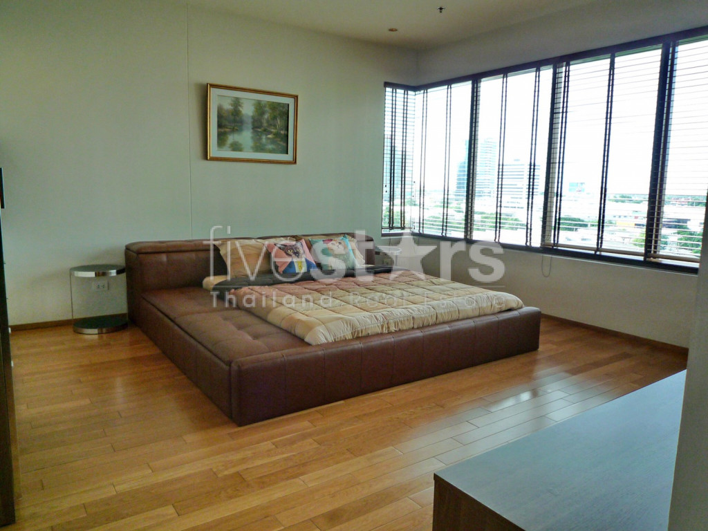 Condo 3 chambres à louer quartier Phrompong, photo 2