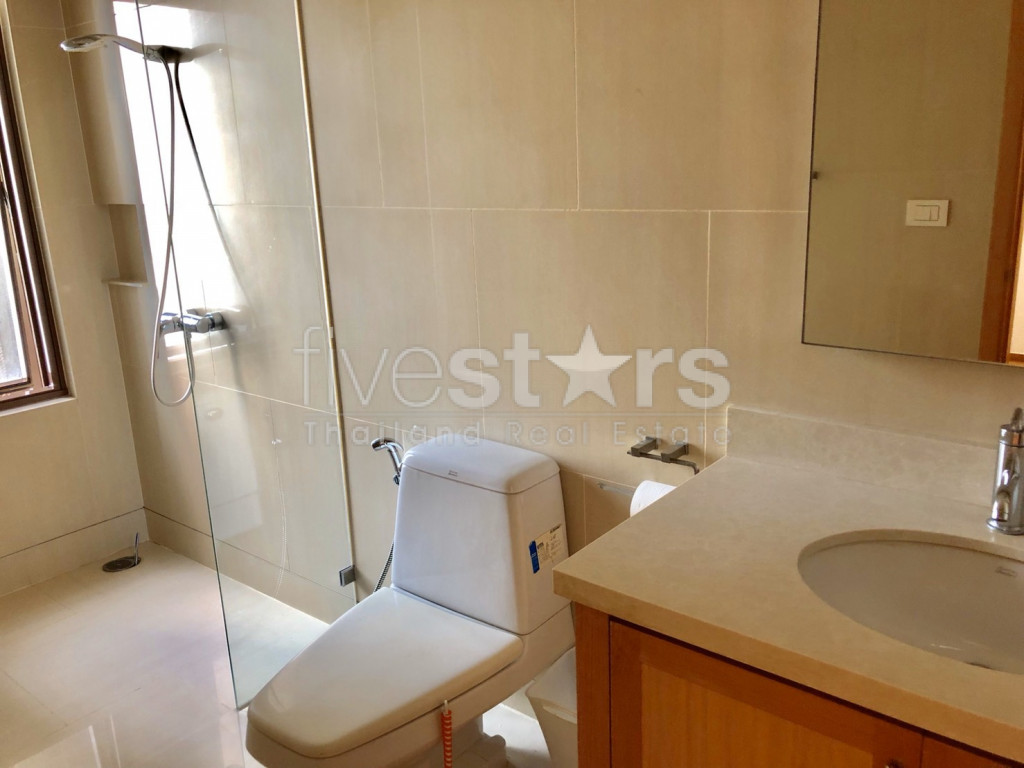 Condo 3 chambres à louer quartier Phrompong, photo 13