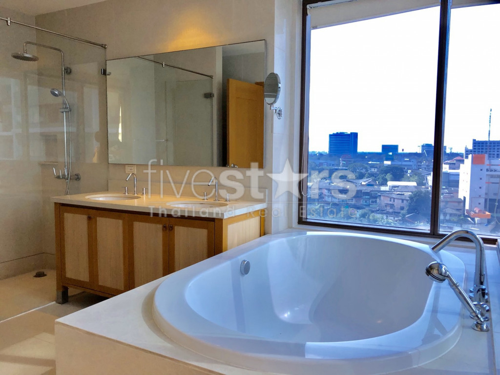 Condo 3 chambres à louer quartier Phrompong, photo 10