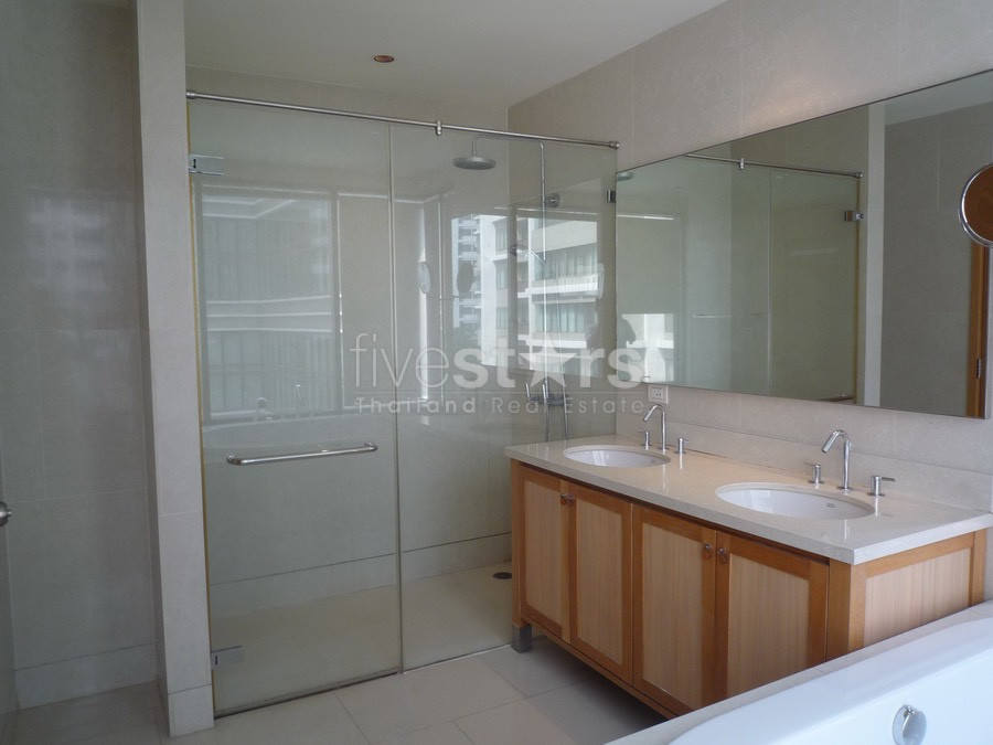 Condo 3 chambres à louer quartier Phrompong, photo 12