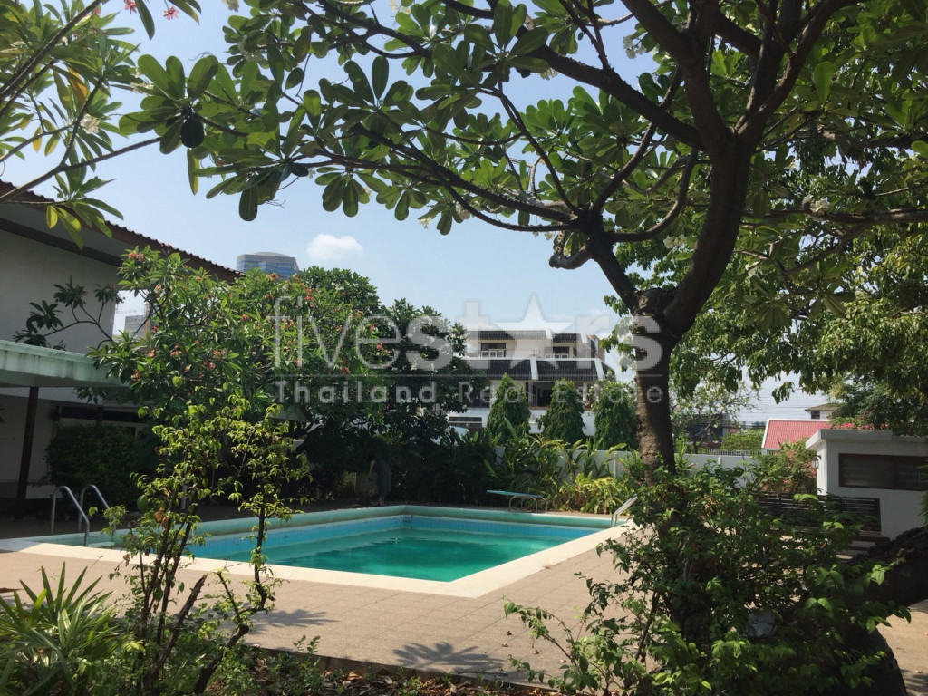 Maison non meublée de 4 chambres avec piscine privée à louer sur Thonglor, photo 2