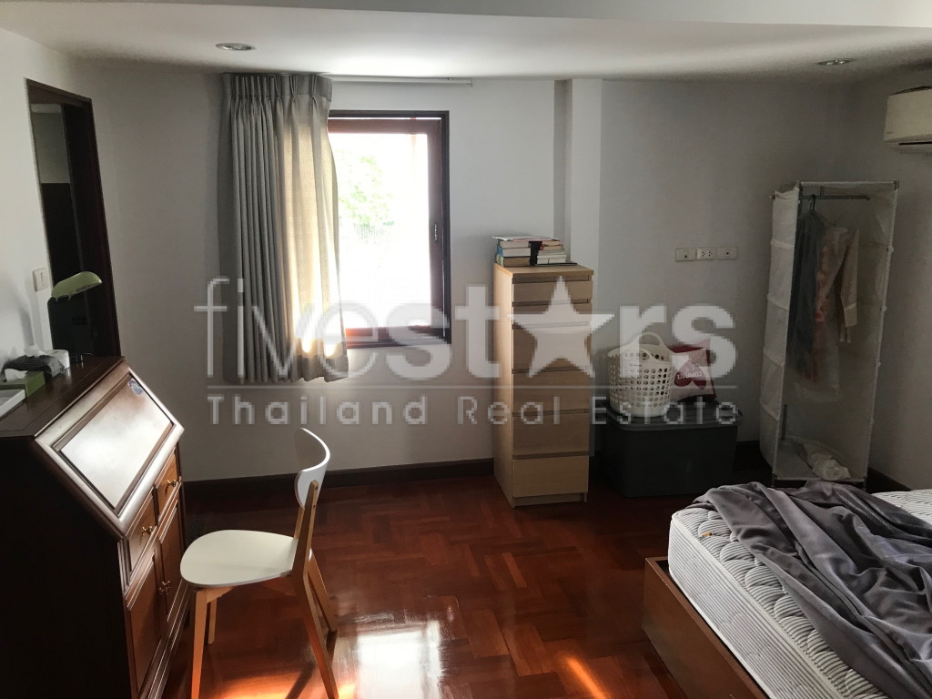 Maison non meublée de 4 chambres avec piscine privée à louer sur Thonglor, photo 6