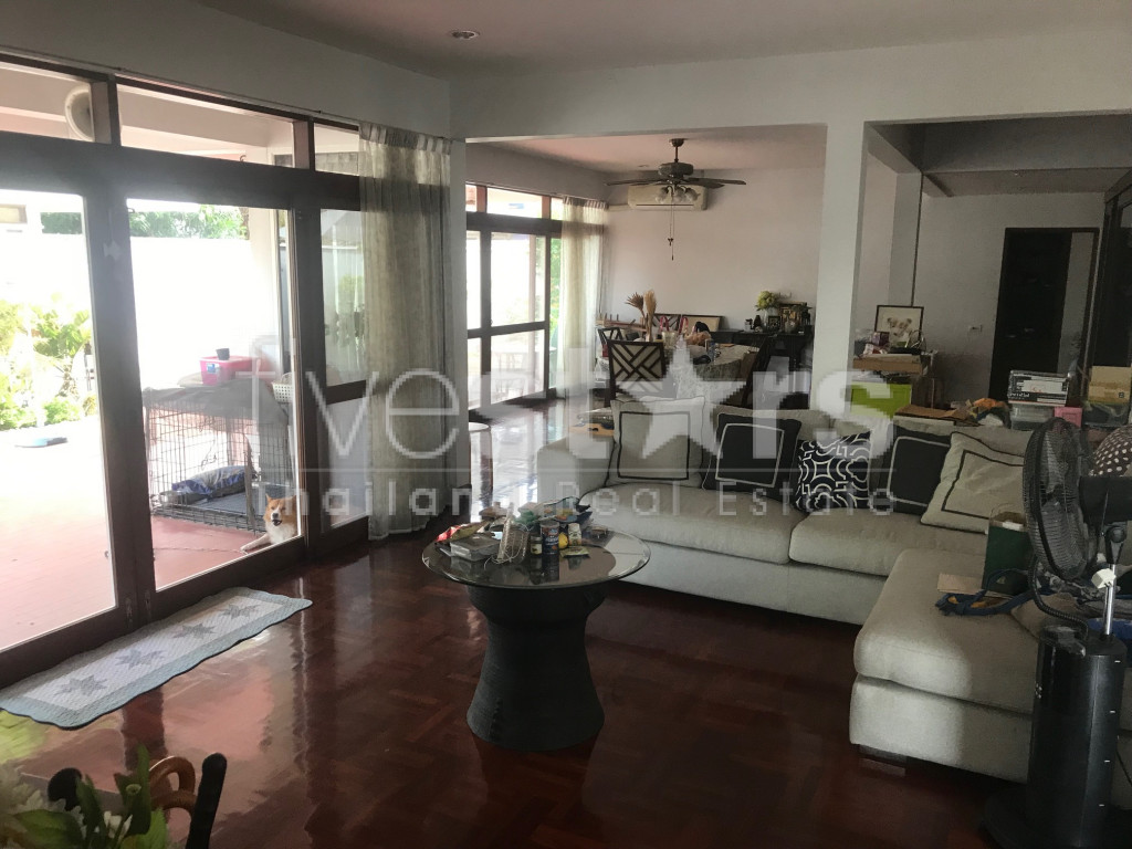 Maison non meublée de 4 chambres avec piscine privée à louer sur Thonglor, photo 5